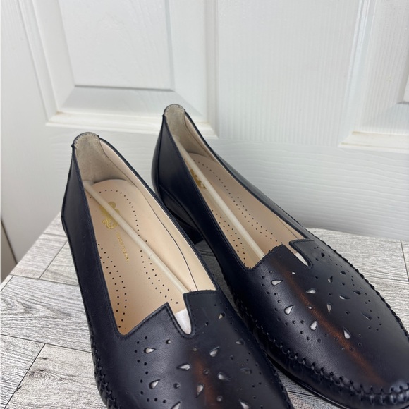 SAS Sonya Black Pumps Size 8ish retail $180 leather shoes new w box - Picture 9 of 10